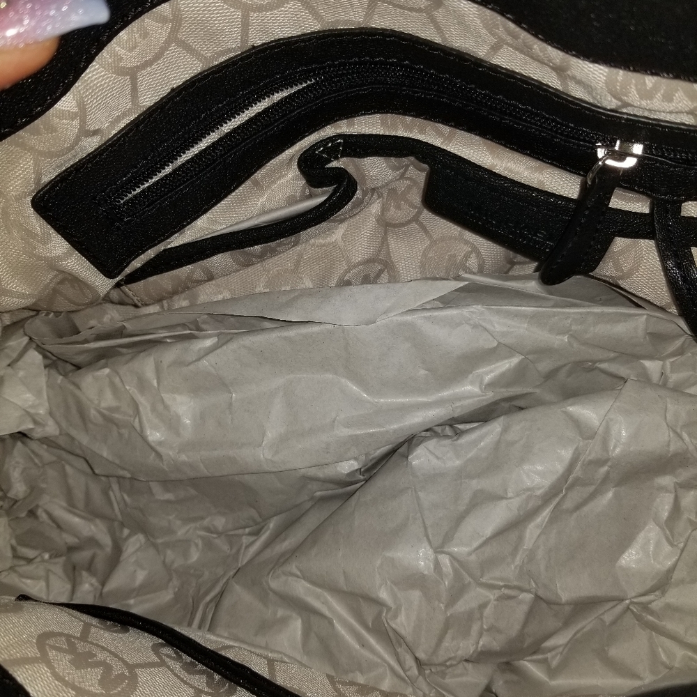 Michael Kors Hamilton Tote - Picture 5 of 7